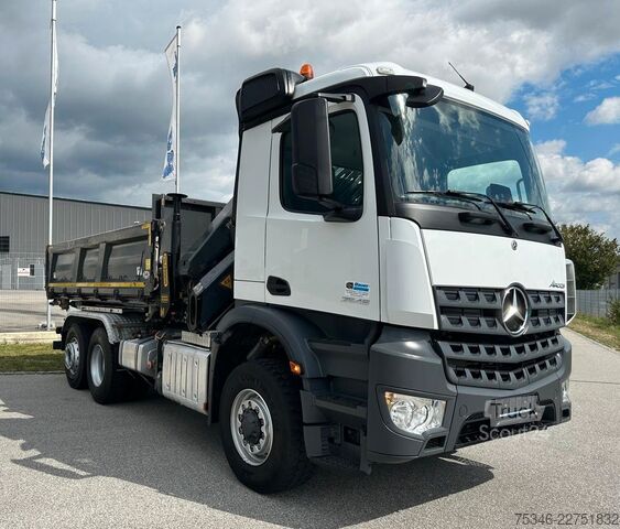 رافعة مثبتة على شاحنة MERCEDES-BENZ Arocs 2545 Kipper/Kran/6x4-4/Lenkachse/128 tkm