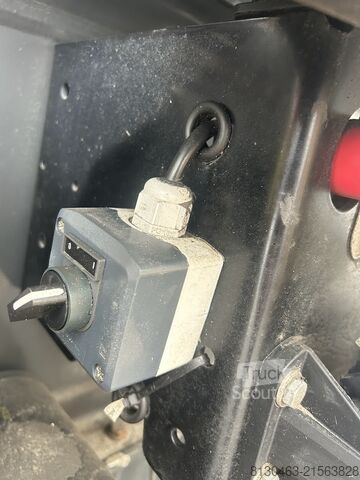 стандартний тягач SCANIA R580 V8