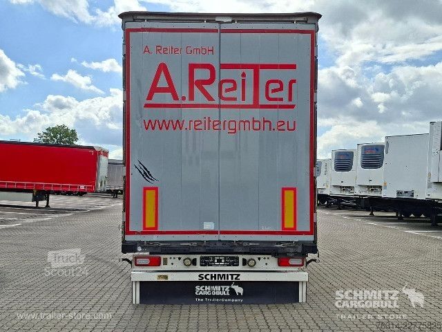 Avoin puoliperävaunu pressulla Schmitz Cargobull Curtainsider Mega Getränke