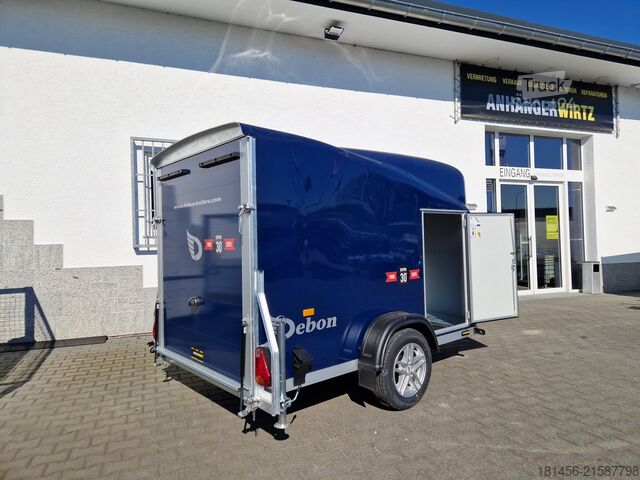 Box Cheval Liberté schöner blauer Anhänger aerodynamisch Leichtmetallräder Heckrampe Tür