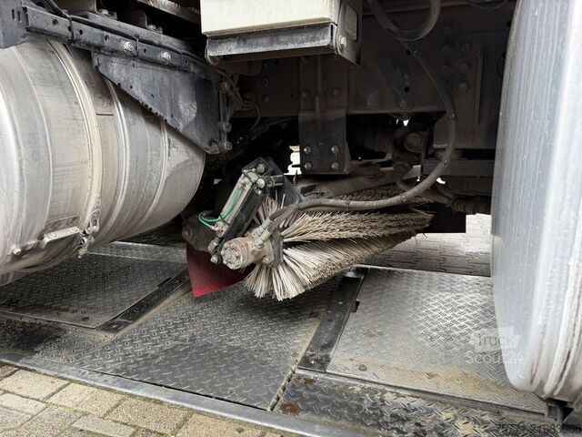 Zamiatarka Scania G230 4x2 EURO5 ZAMIATARKA SCARAB MAGNUM