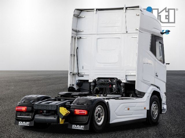 Standardní tahač DAF XG+ 530 FT + INTARDER + 1185l TANKS +FULL SPOILER