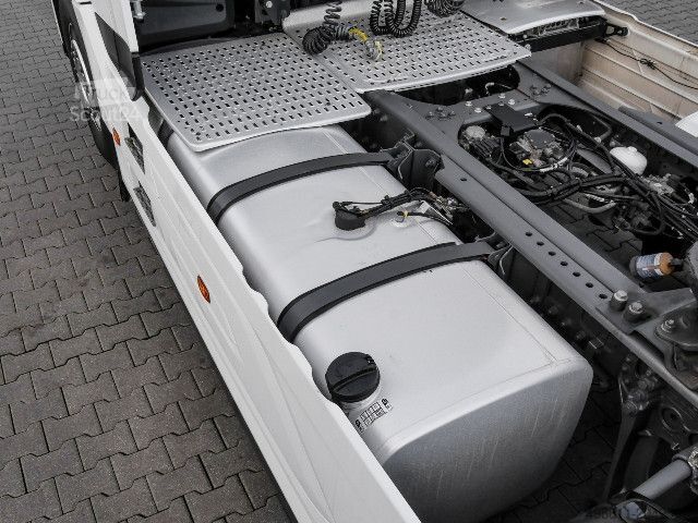 Standardní tahač DAF XG+ 530 FT + INTARDER + 1185l TANKS +FULL SPOILER