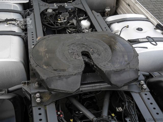 Standardní tahač DAF XG+ 530 FT + INTARDER + 1185l TANKS +FULL SPOILER