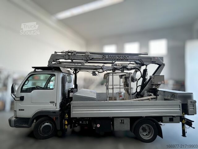 Lastbilsmonterad arbetsplattform Nissan Cabstar