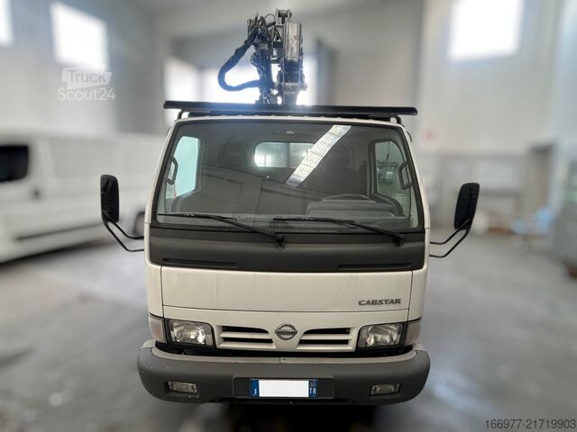 Lastbilsmonterad arbetsplattform Nissan Cabstar