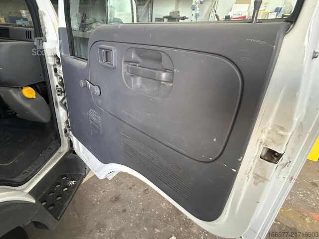 Lastbilsmonterad arbetsplattform Nissan Cabstar