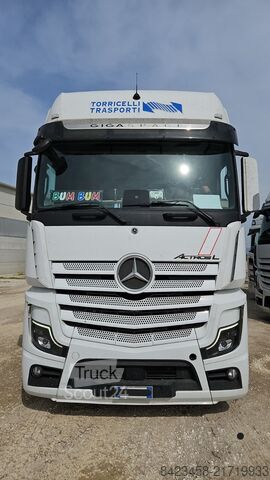 τυπική μονάδα τράκτορα Mercedes-Benz Actros 1848