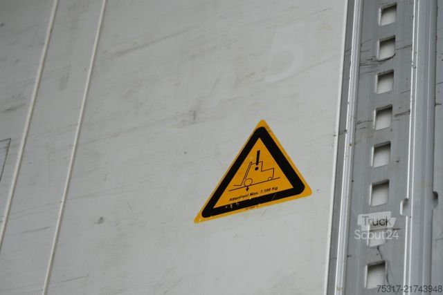 Dobozos félpótkocsi SCHMITZ CARGOBULL SKO 24 / DOPPELSTOCK / ROLLTOR nur 155000 km