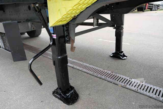 Dobozos félpótkocsi SCHMITZ CARGOBULL SKO 24 / DOPPELSTOCK / ROLLTOR nur 155000 km