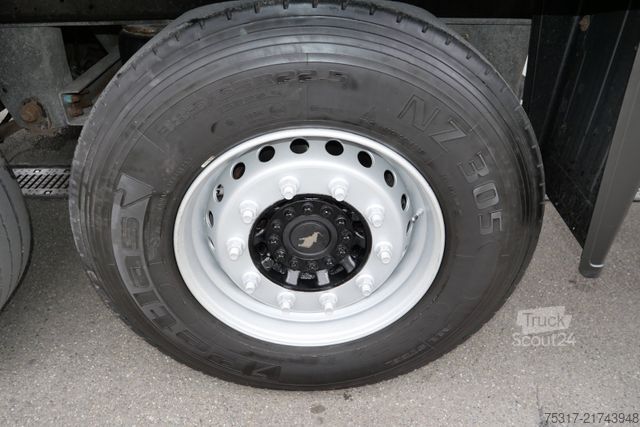 Dobozos félpótkocsi SCHMITZ CARGOBULL SKO 24 / DOPPELSTOCK / ROLLTOR nur 155000 km