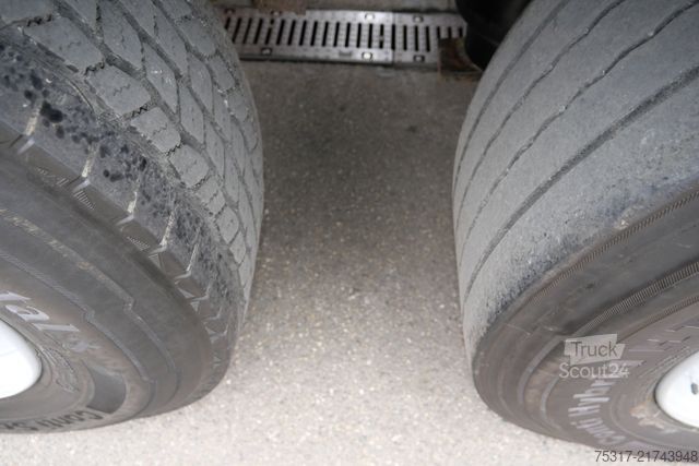 Dobozos félpótkocsi SCHMITZ CARGOBULL SKO 24 / DOPPELSTOCK / ROLLTOR nur 155000 km