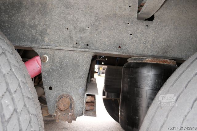 Dobozos félpótkocsi SCHMITZ CARGOBULL SKO 24 / DOPPELSTOCK / ROLLTOR nur 155000 km