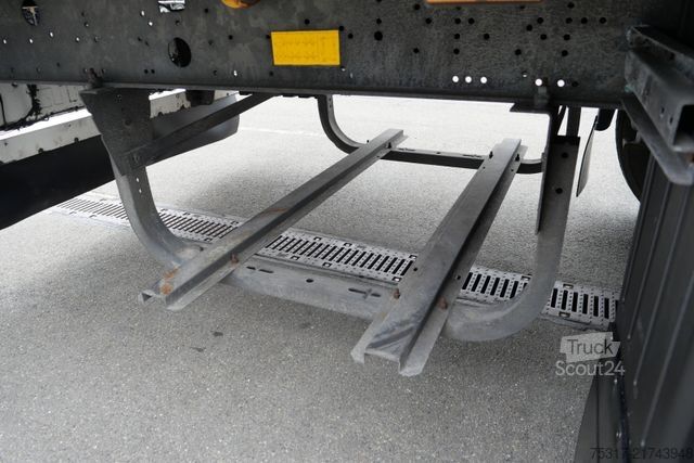 Dobozos félpótkocsi SCHMITZ CARGOBULL SKO 24 / DOPPELSTOCK / ROLLTOR nur 155000 km