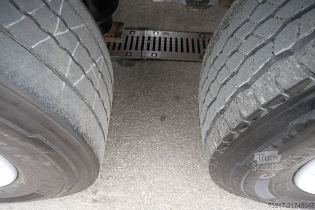 Dobozos félpótkocsi SCHMITZ CARGOBULL SKO 24 / DOPPELSTOCK / ROLLTOR nur 155000 km