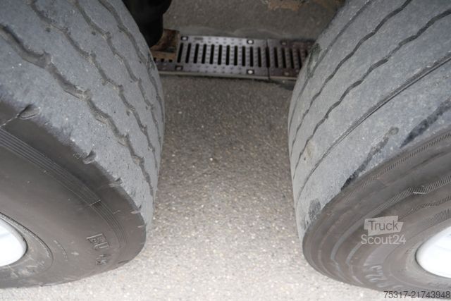 Dobozos félpótkocsi SCHMITZ CARGOBULL SKO 24 / DOPPELSTOCK / ROLLTOR nur 155000 km