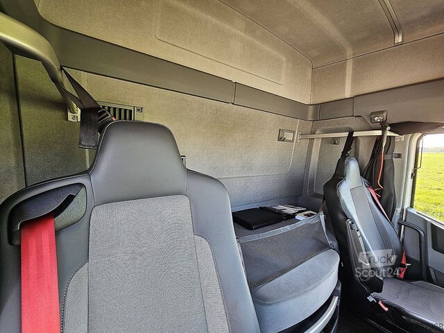 Mala RENAULT T 460 6X2 STEERAXLE LIFT