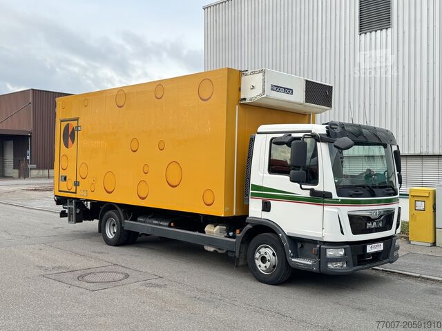 Chladírenský skříňový nákladní vůz s čelním zvedákem MAN TGL 12.250 Tiefkühlkoffer 6m LBW E6 Klim