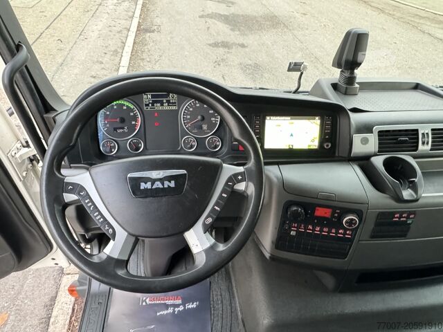 Camión frigorífico con plataforma elevadora MAN TGL 12.250 Tiefkühlkoffer 6m LBW E6 Klim