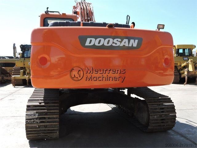 Excavatrice à chaînes DOOSAN DX225LC