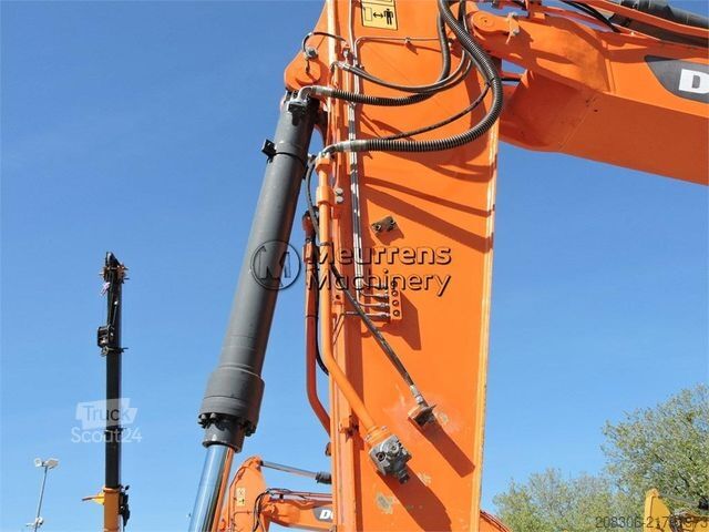 Excavatrice à chaînes DOOSAN DX225LC