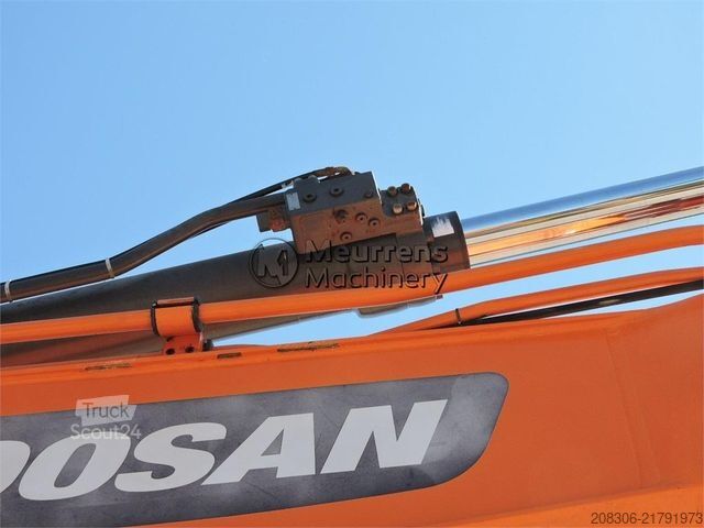 Excavatrice à chaînes DOOSAN DX225LC