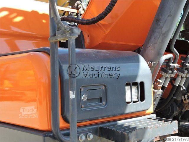 Excavatrice à chaînes DOOSAN DX225LC