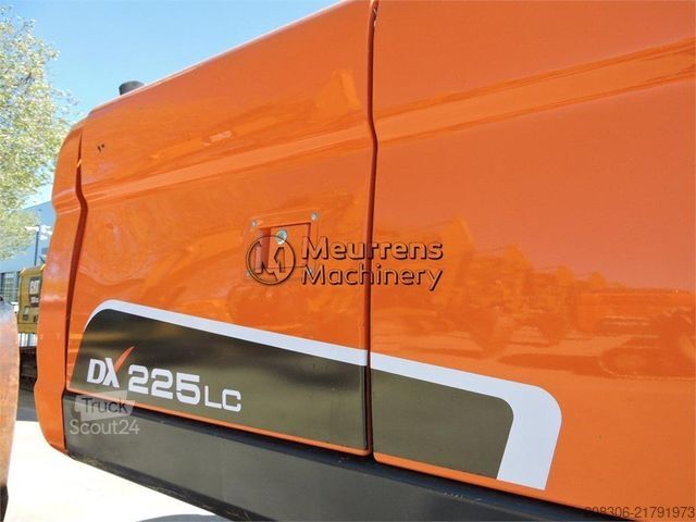 Excavatrice à chaînes DOOSAN DX225LC