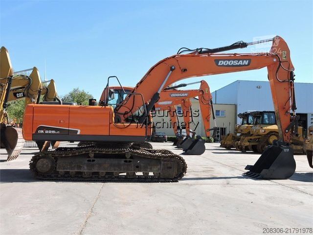 Гусеничний екскаватор DOOSAN DX225LC
