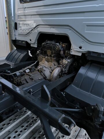 Tovornjak s samooskrbnim vozilom Mercedes-Benz Atego 821