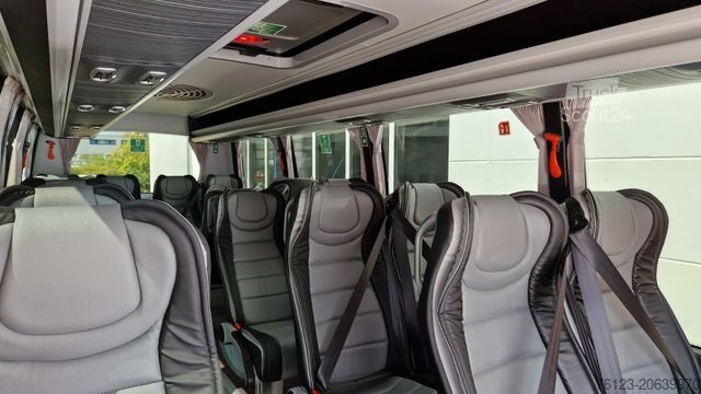 Minibus MERCEDES-BENZ 519 Sunset S 4 Ferqui Chasis 907 Vorlauffahrzeug