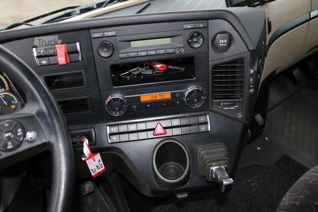 Автомобиль с заменяемым кузовом MERCEDES-BENZ 2540 6x2 (kein 2542 2545) Fahrschule Nr.: 250