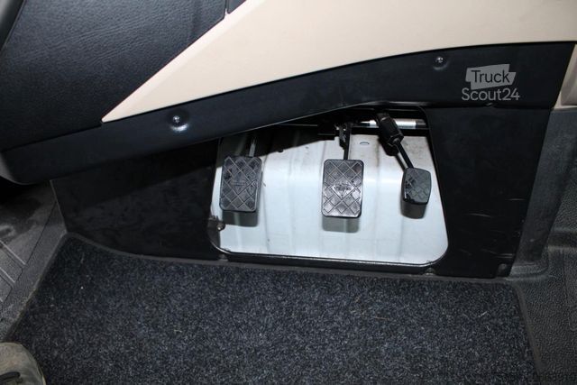 Автомобиль с заменяемым кузовом MERCEDES-BENZ 2540 6x2 (kein 2542 2545) Fahrschule Nr.: 280