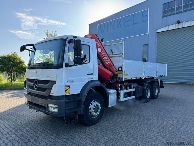 Grue montée sur camion MERCEDES-BENZ Axor 2633 Kipper mit Kran Fassi F135
