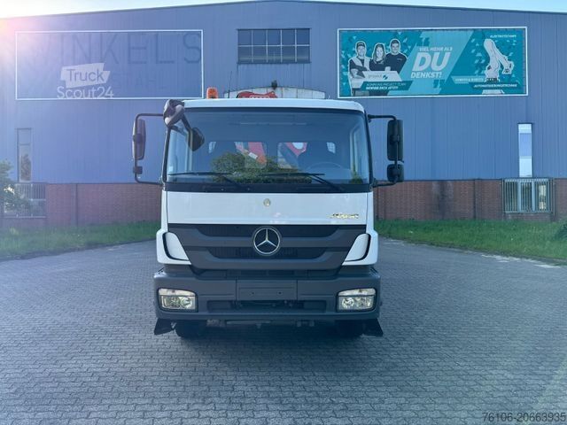Kravas automašīnai uzstādīts celtnis MERCEDES-BENZ Axor 2633 Kipper mit Kran Fassi F135