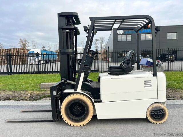 Šakinis krautuvas Caterpillar EP30K-PAC