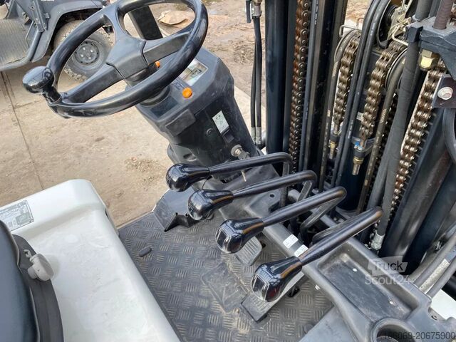 Šakinis krautuvas Caterpillar EP30K-PAC