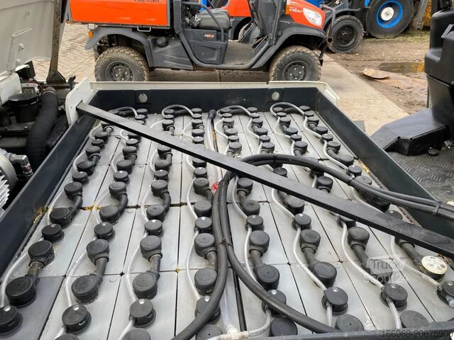 Šakinis krautuvas Caterpillar EP30K-PAC