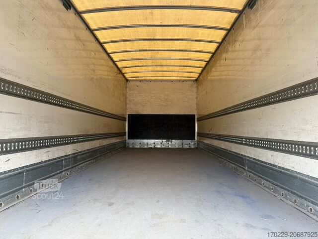 Uzavretý furgon s hydraulickým čelom IVECO EUROCARGO 120-220