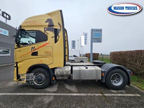 τυπικός οδικός ελκυστήρας Iveco X-Way 510 Hi-Traction 4x4