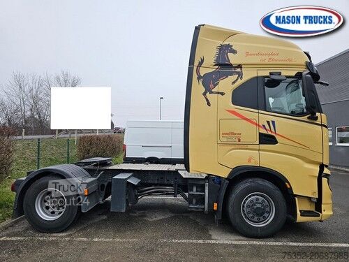 τυπικός οδικός ελκυστήρας Iveco X-Way 510 Hi-Traction 4x4