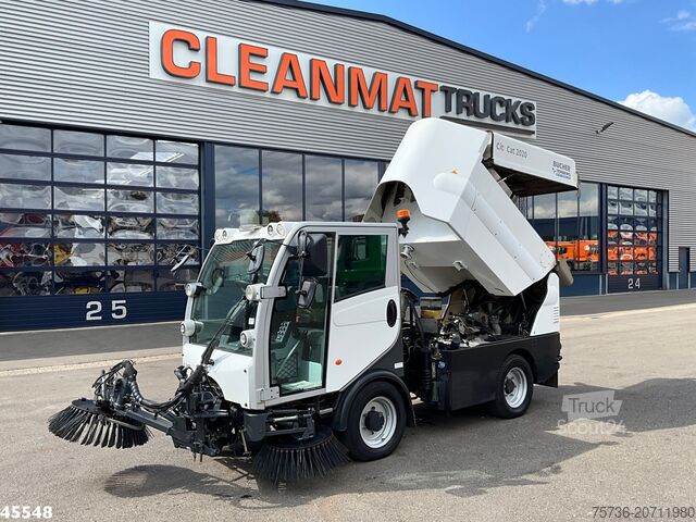 Balayeuse Bucher Citycat 2020 with 3-rd brush