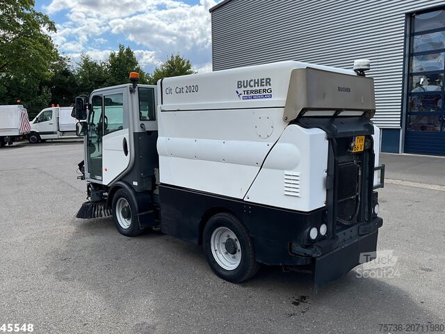 Balayeuse Bucher Citycat 2020 with 3-rd brush