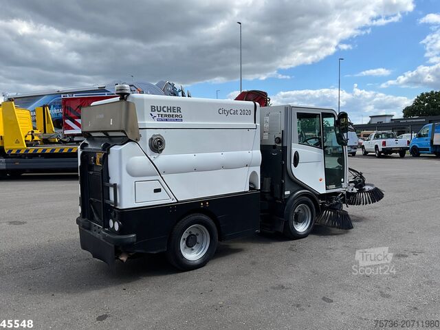 Balayeuse Bucher Citycat 2020 with 3-rd brush