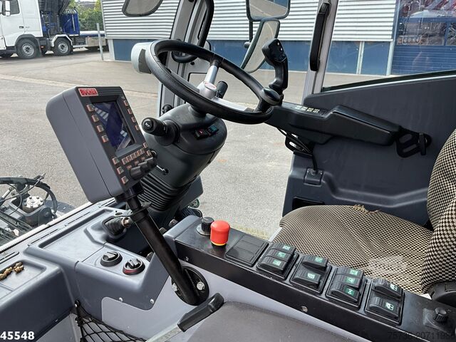 Balayeuse Bucher Citycat 2020 with 3-rd brush