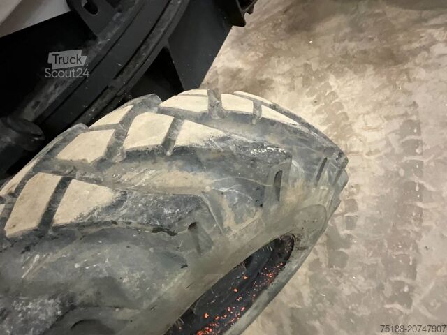 Véhicule à benne Ausa D 350 AH G