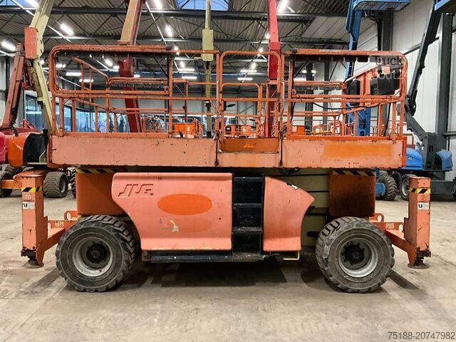 Elevador de tesoura JLG 3394 RT