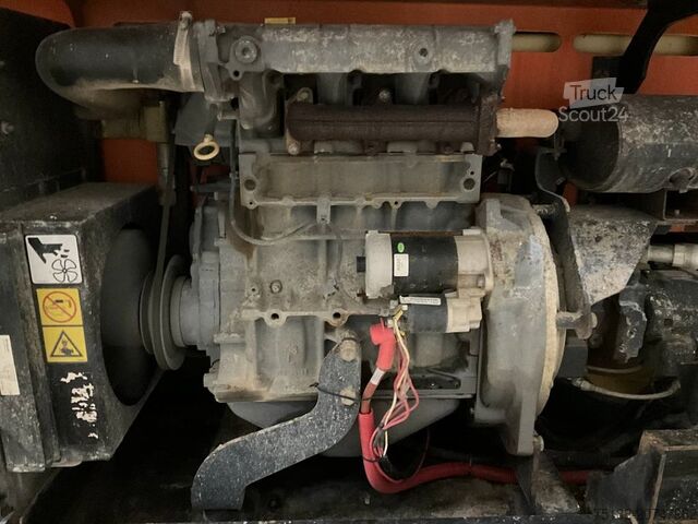 Elevador de tesoura JLG 3394 RT