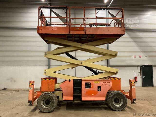 Elevador de tesoura JLG 3394 RT