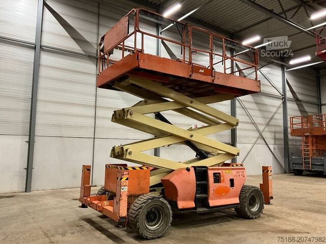 Elevador de tesoura JLG 3394 RT